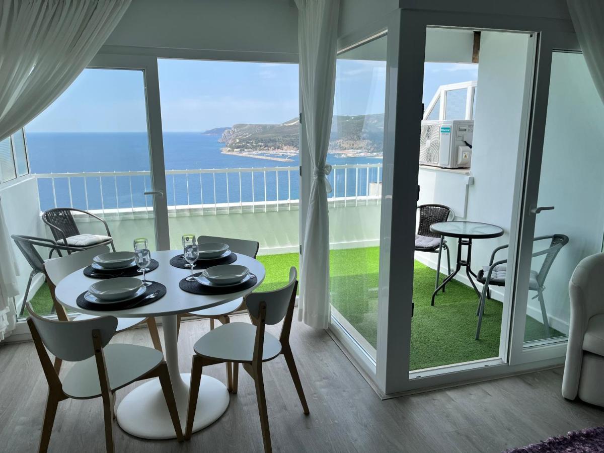 Axenic Retreat - Panoramic Ocean View, Sleeps 4, Ensuite Bathroom, New Redesign Сесимбра Экстерьер фото