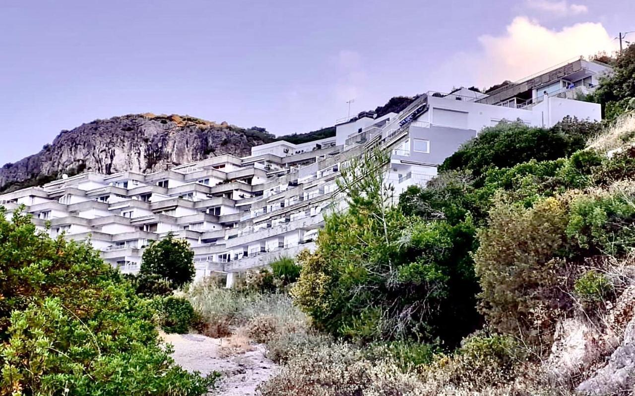 Axenic Retreat - Panoramic Ocean View, Sleeps 4, Ensuite Bathroom, New Redesign Сесимбра Экстерьер фото